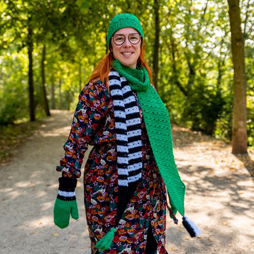 A4 PDF Black White and Bright Scarf