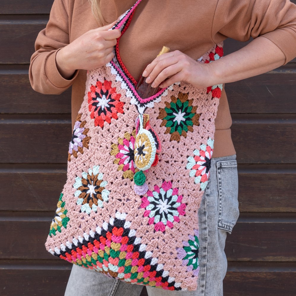 A4 PDF Granny’s Beach Bag Yarn and Colors